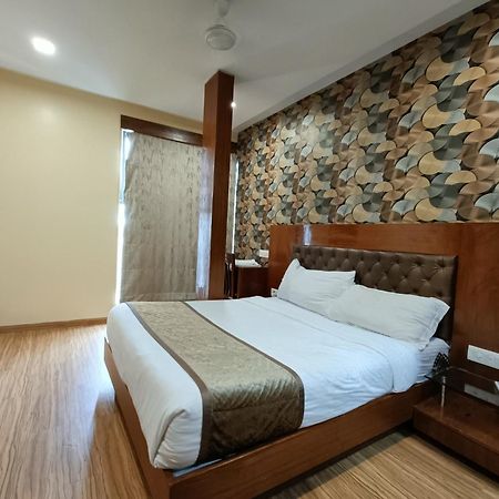 Hotel Arton Regency Near Terminal 2 Airport Мумбаї Екстер'єр фото