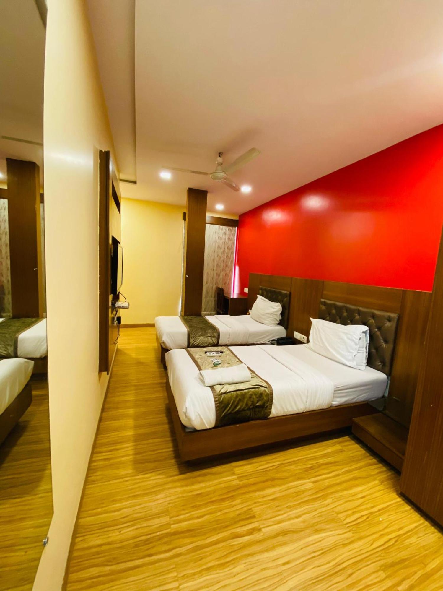 Hotel Arton Regency Near Terminal 2 Airport Мумбаї Екстер'єр фото