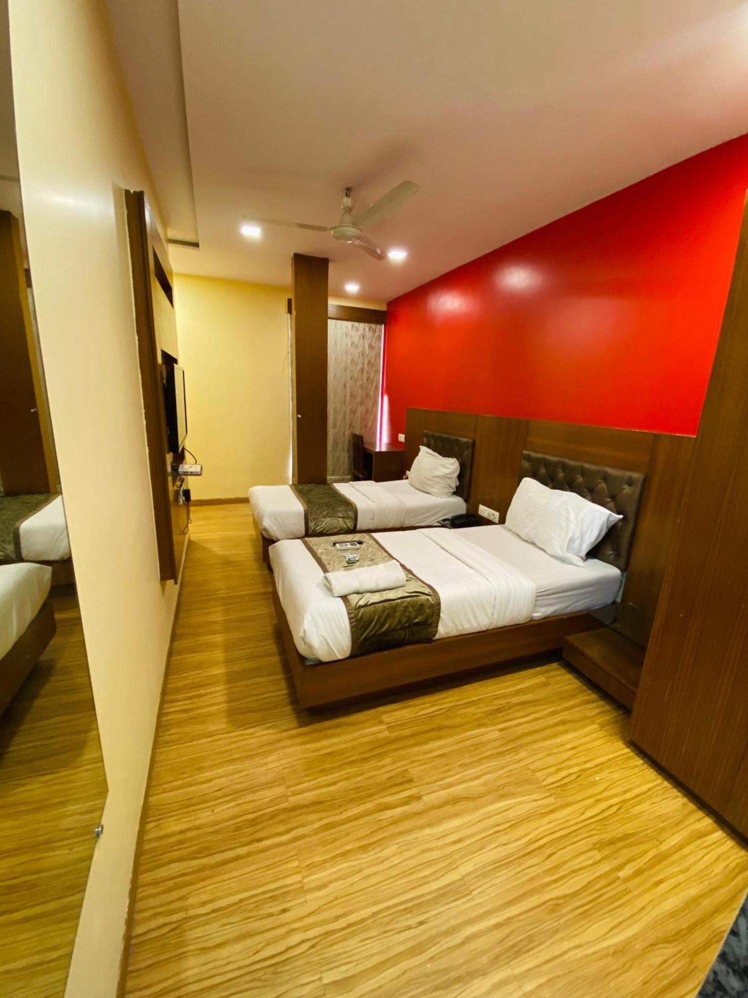 Hotel Arton Regency Near Terminal 2 Airport Мумбаї Екстер'єр фото