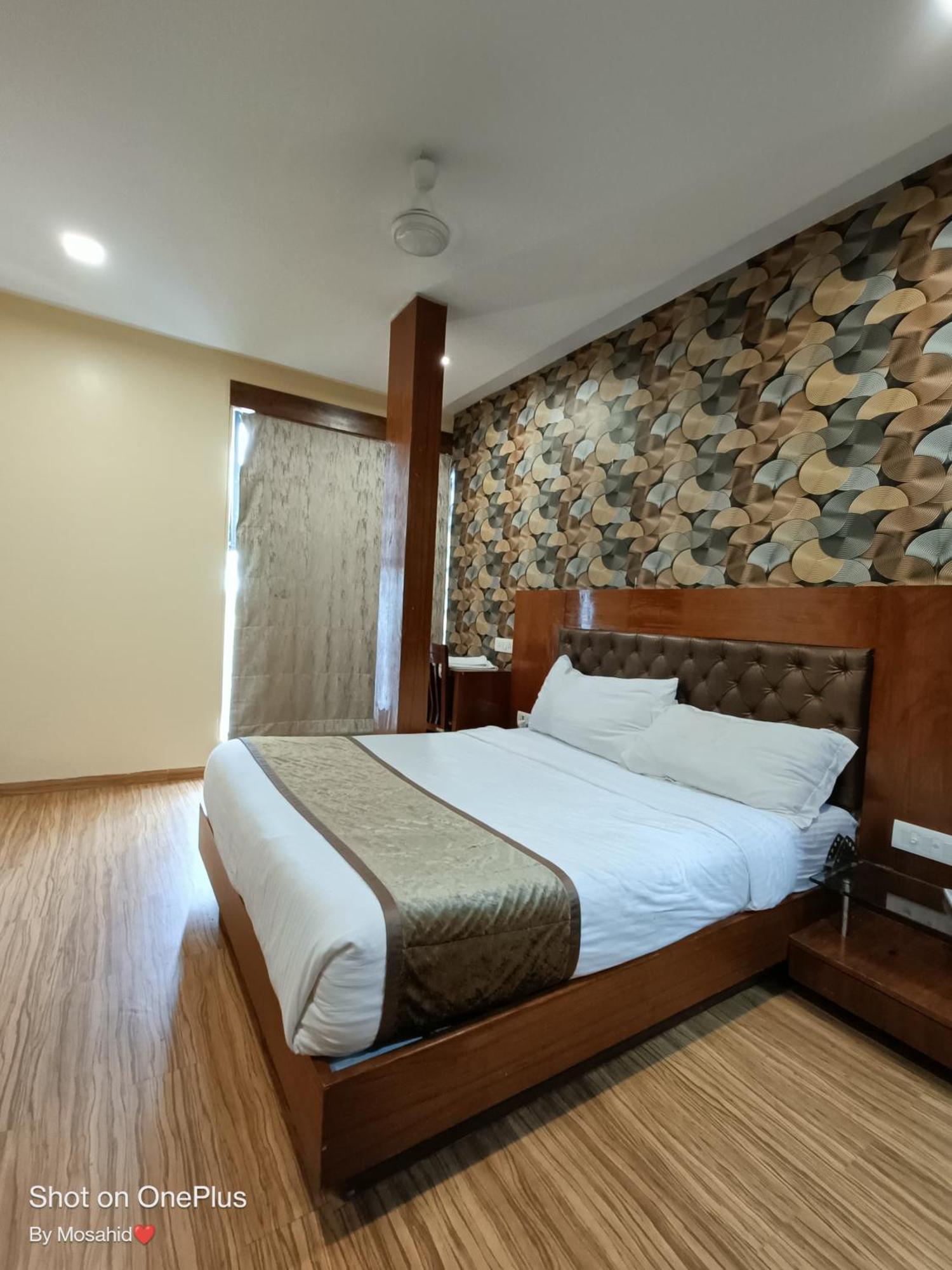 Hotel Arton Regency Near Terminal 2 Airport Мумбаї Екстер'єр фото