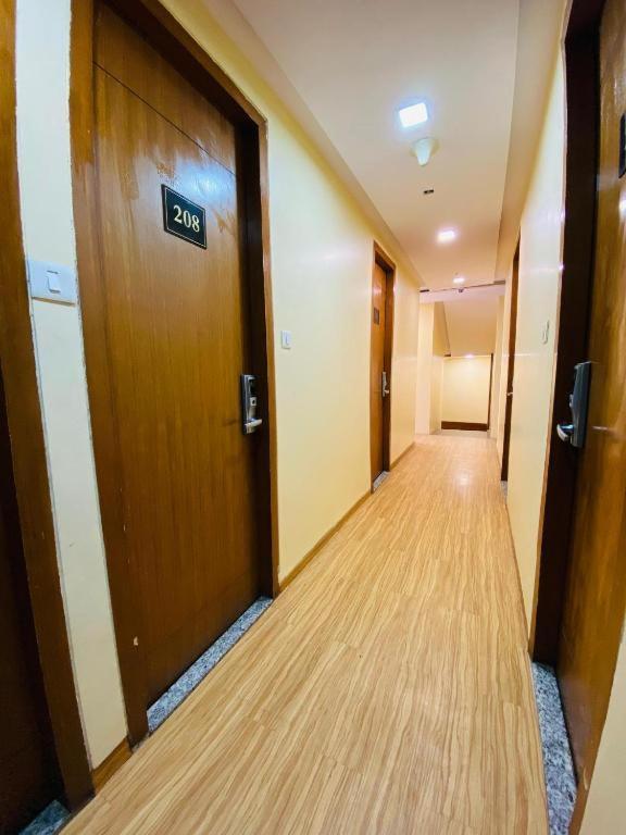 Hotel Arton Regency Near Terminal 2 Airport Мумбаї Екстер'єр фото